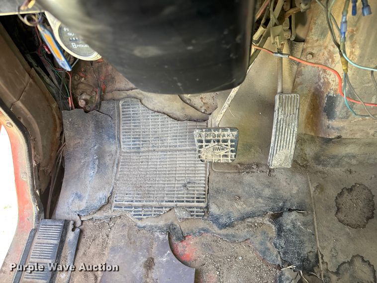 image for item DK0069 1986 International 1754 dump truck