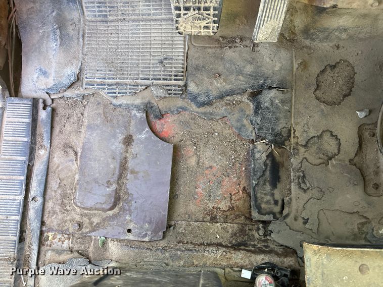 image for item DK0069 1986 International 1754 dump truck