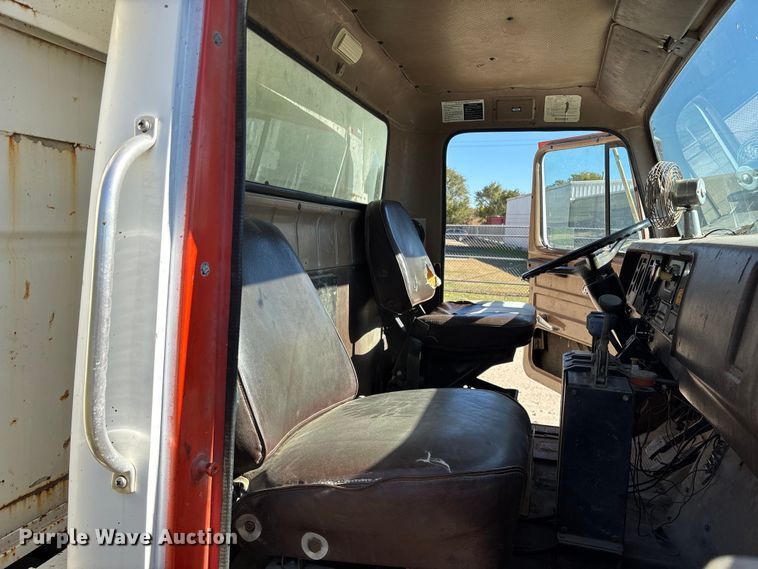 image for item DK0069 1986 International 1754 dump truck