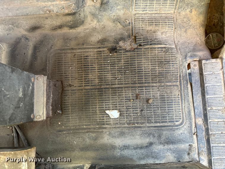 image for item DK0069 1986 International 1754 dump truck