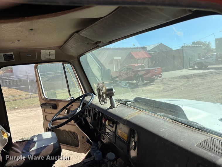 image for item DK0069 1986 International 1754 dump truck