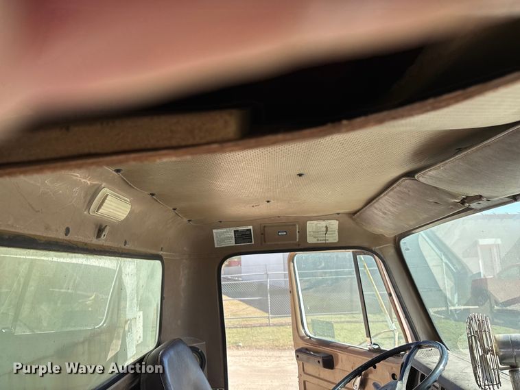 image for item DK0069 1986 International 1754 dump truck