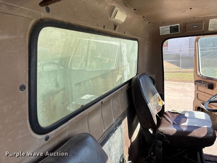 image for item DK0069 1986 International 1754 dump truck