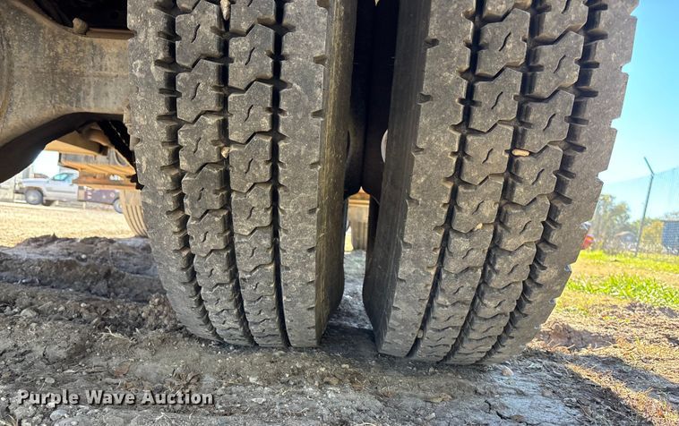 image for item DK0069 1986 International 1754 dump truck