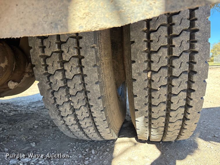 image for item DK0069 1986 International 1754 dump truck