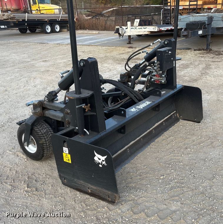 image for item DK0070 2023 Bobcat HD84 skid steer laser box blade