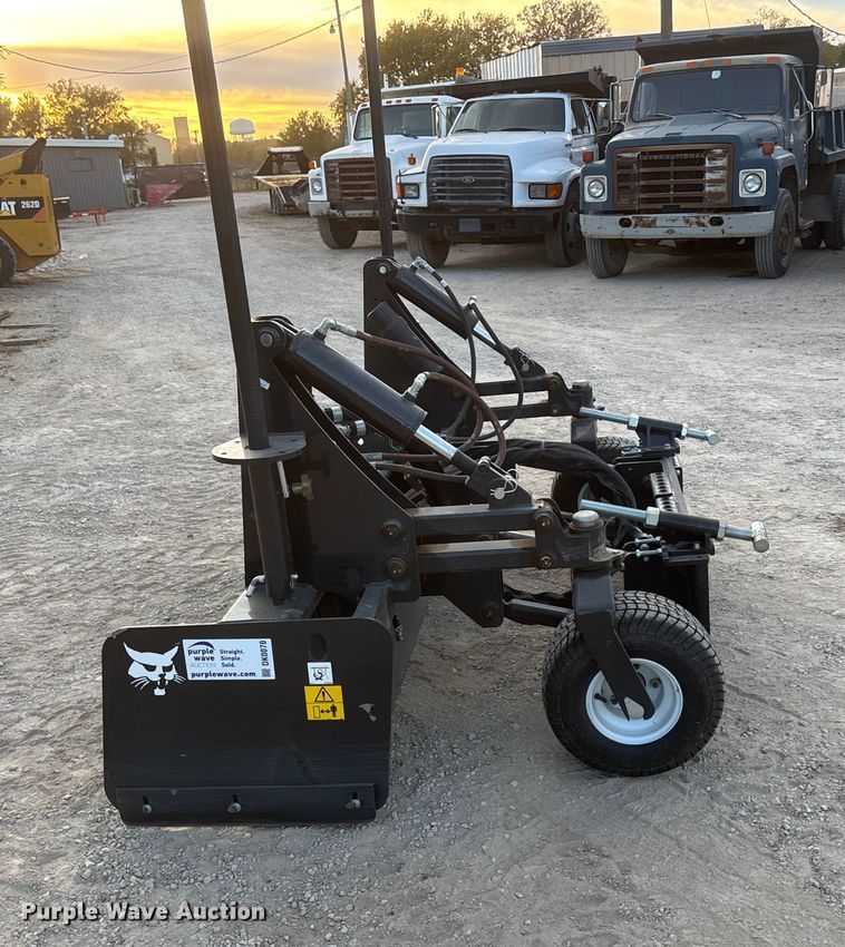 image for item DK0070 2023 Bobcat HD84 skid steer laser box blade