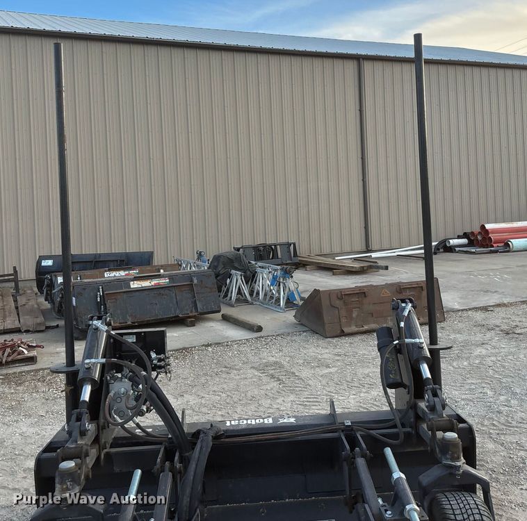 image for item DK0070 2023 Bobcat HD84 skid steer laser box blade