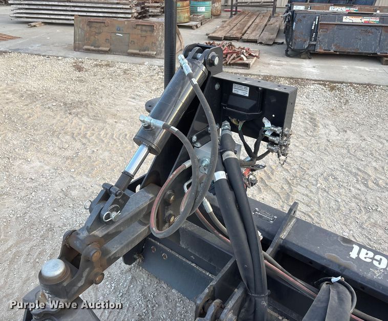 image for item DK0070 2023 Bobcat HD84 skid steer laser box blade