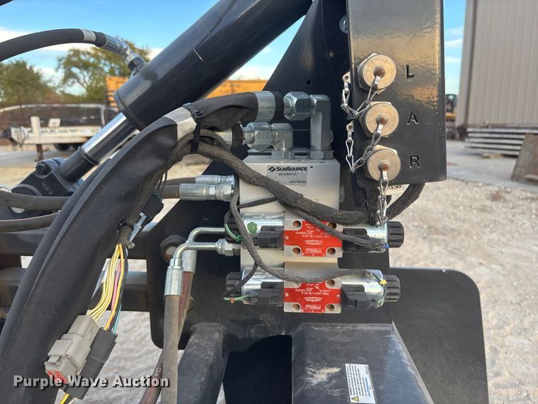 image for item DK0070 2023 Bobcat HD84 skid steer laser box blade