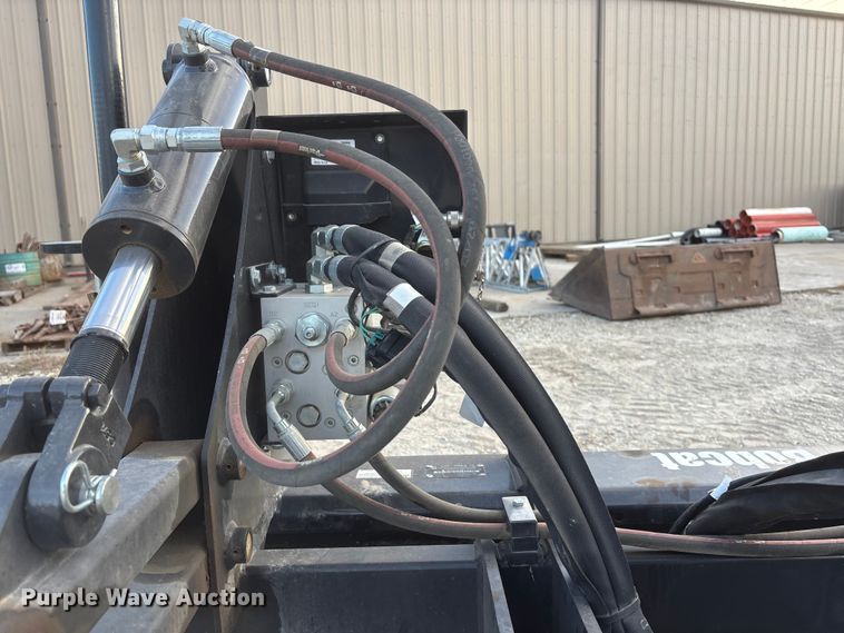 image for item DK0070 2023 Bobcat HD84 skid steer laser box blade