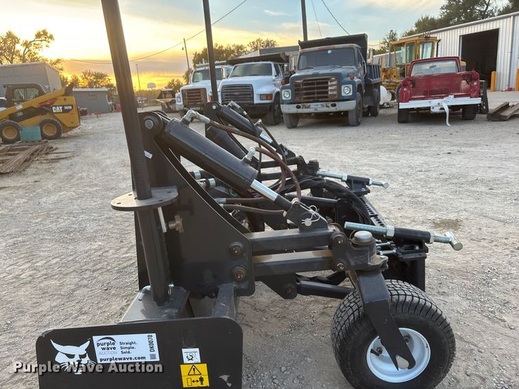 image for item DK0070 2023 Bobcat HD84 skid steer laser box blade