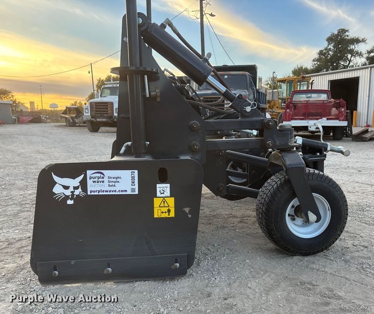 image for item DK0070 2023 Bobcat HD84 skid steer laser box blade