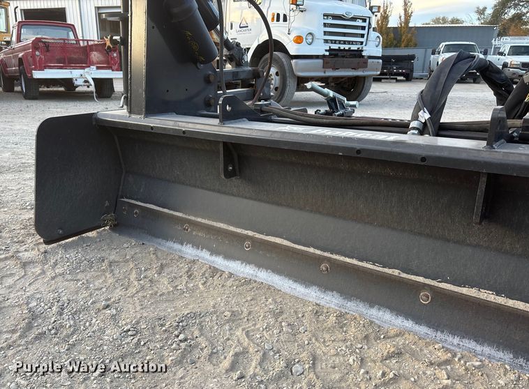 image for item DK0070 2023 Bobcat HD84 skid steer laser box blade