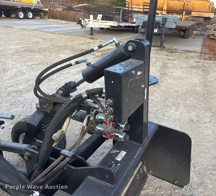 image for item DK0070 2023 Bobcat HD84 skid steer laser box blade