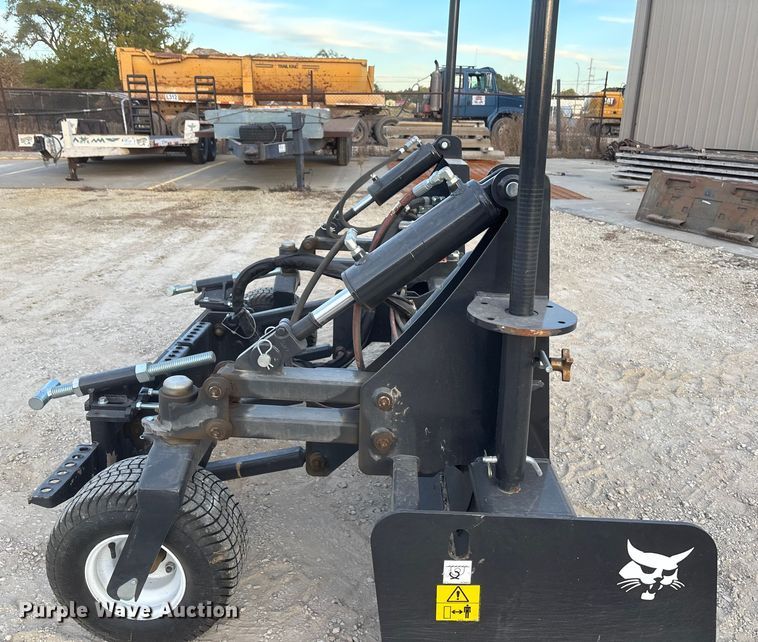 image for item DK0070 2023 Bobcat HD84 skid steer laser box blade