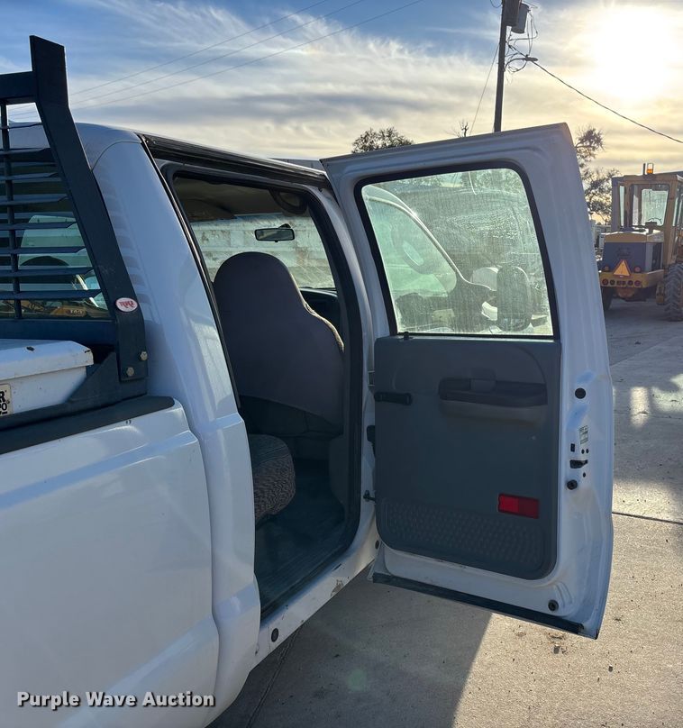 image for item DK0074 2007 Ford F350 Super Duty Crew Cab pickup truck