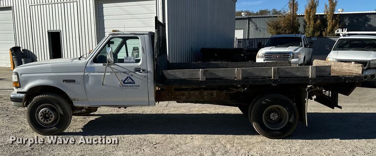 image for item DK0076 1997 Ford F-Super Duty flatbed truck