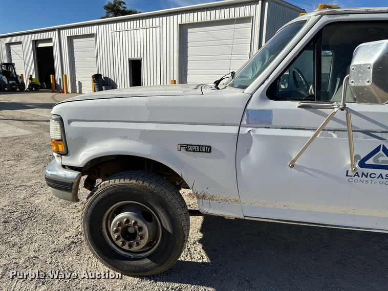 image for item DK0076 1997 Ford F-Super Duty flatbed truck