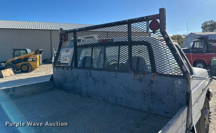 image for item DK0076 1997 Ford F-Super Duty flatbed truck