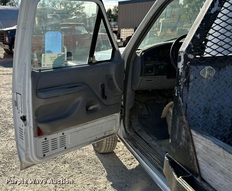 image for item DK0076 1997 Ford F-Super Duty flatbed truck