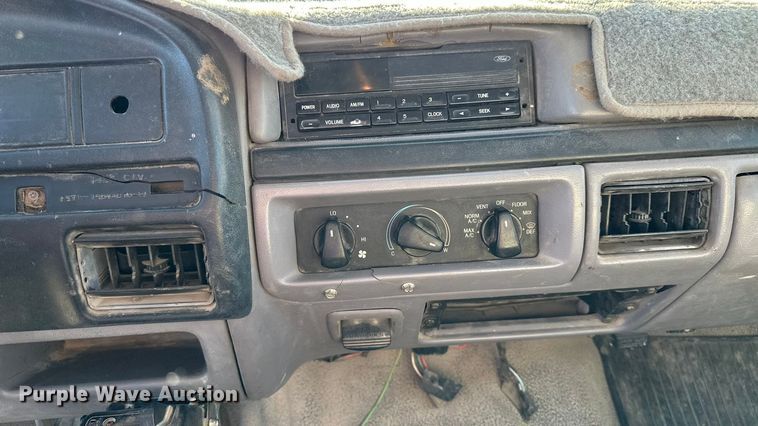 image for item DK0076 1997 Ford F-Super Duty flatbed truck