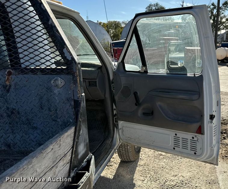 image for item DK0076 1997 Ford F-Super Duty flatbed truck