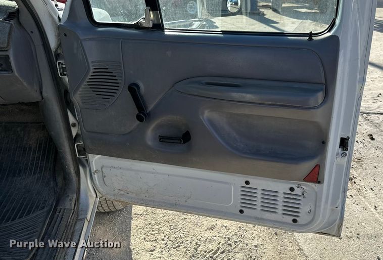 image for item DK0076 1997 Ford F-Super Duty flatbed truck