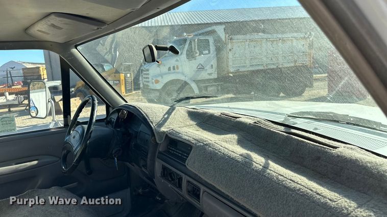 image for item DK0076 1997 Ford F-Super Duty flatbed truck