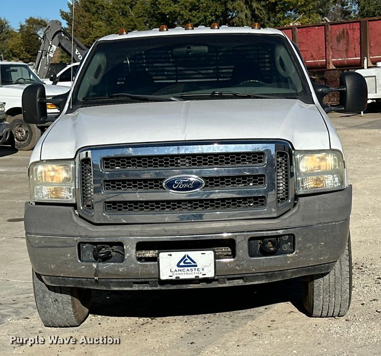 image for item DK0077 2005 Ford F350 Super Duty Crew Cab pickup truck