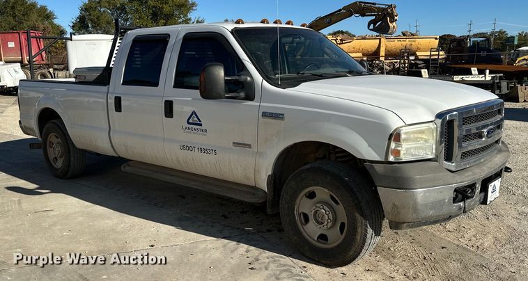 image for item DK0077 2005 Ford F350 Super Duty Crew Cab pickup truck