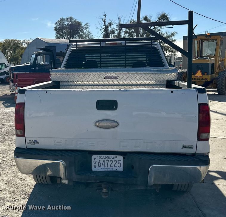 image for item DK0077 2005 Ford F350 Super Duty Crew Cab pickup truck