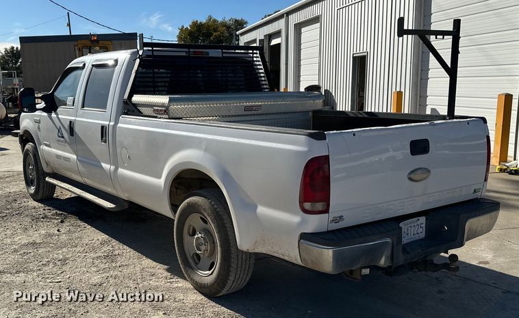 image for item DK0077 2005 Ford F350 Super Duty Crew Cab pickup truck