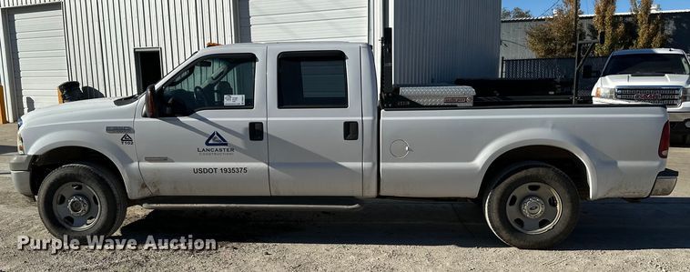 image for item DK0077 2005 Ford F350 Super Duty Crew Cab pickup truck