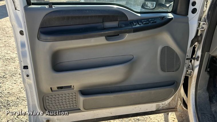 image for item DK0077 2005 Ford F350 Super Duty Crew Cab pickup truck