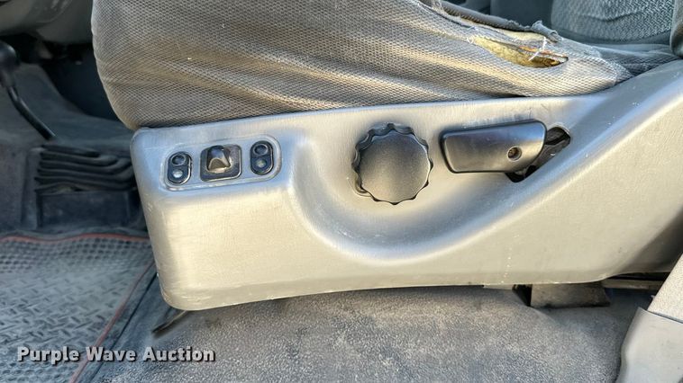 image for item DK0077 2005 Ford F350 Super Duty Crew Cab pickup truck