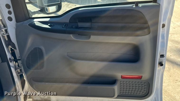 image for item DK0077 2005 Ford F350 Super Duty Crew Cab pickup truck