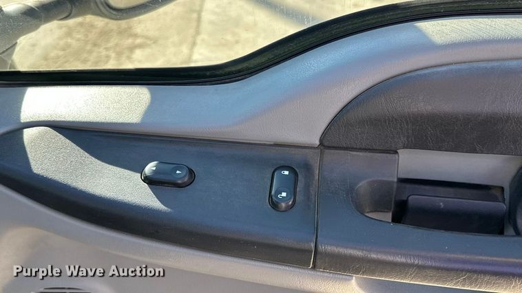 image for item DK0077 2005 Ford F350 Super Duty Crew Cab pickup truck