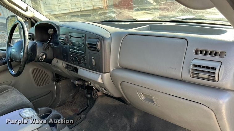 image for item DK0077 2005 Ford F350 Super Duty Crew Cab pickup truck