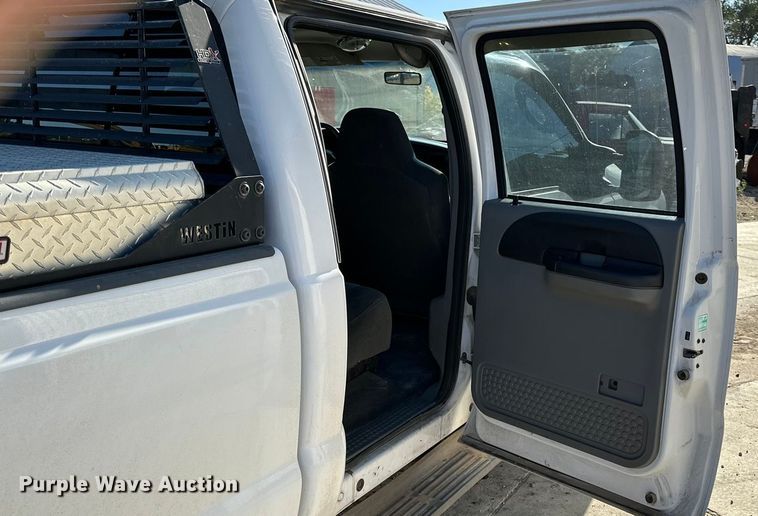 image for item DK0077 2005 Ford F350 Super Duty Crew Cab pickup truck