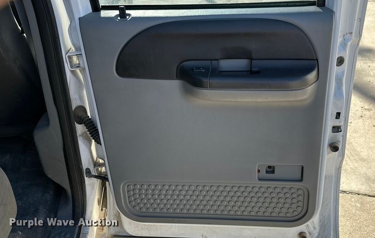 image for item DK0077 2005 Ford F350 Super Duty Crew Cab pickup truck