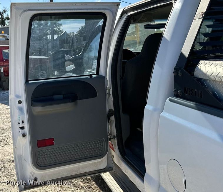 image for item DK0077 2005 Ford F350 Super Duty Crew Cab pickup truck