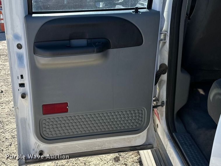 image for item DK0077 2005 Ford F350 Super Duty Crew Cab pickup truck