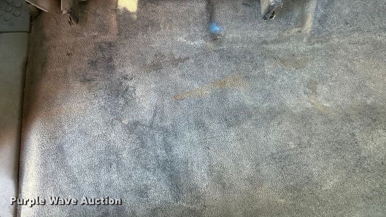 image for item DK0077 2005 Ford F350 Super Duty Crew Cab pickup truck