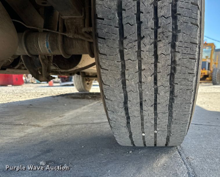 image for item DK0077 2005 Ford F350 Super Duty Crew Cab pickup truck