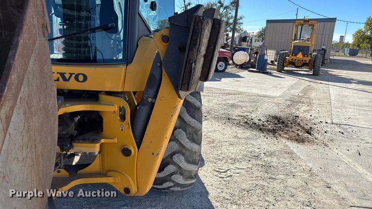image for item DK0079 Volvo BL70B backhoe