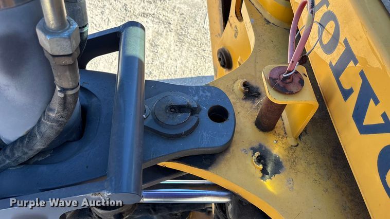 image for item DK0079 Volvo BL70B backhoe