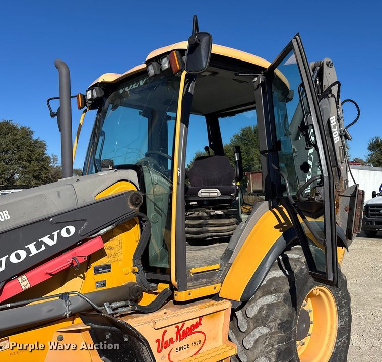 image for item DK0079 Volvo BL70B backhoe