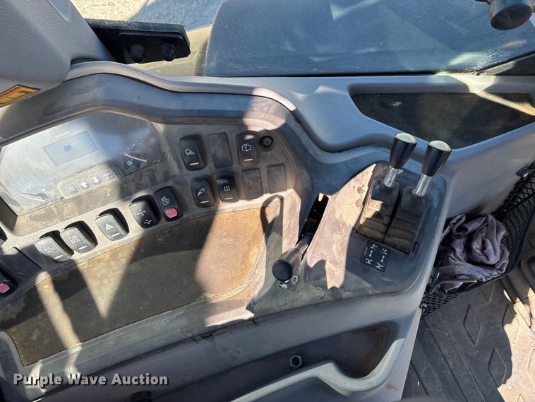 image for item DK0079 Volvo BL70B backhoe