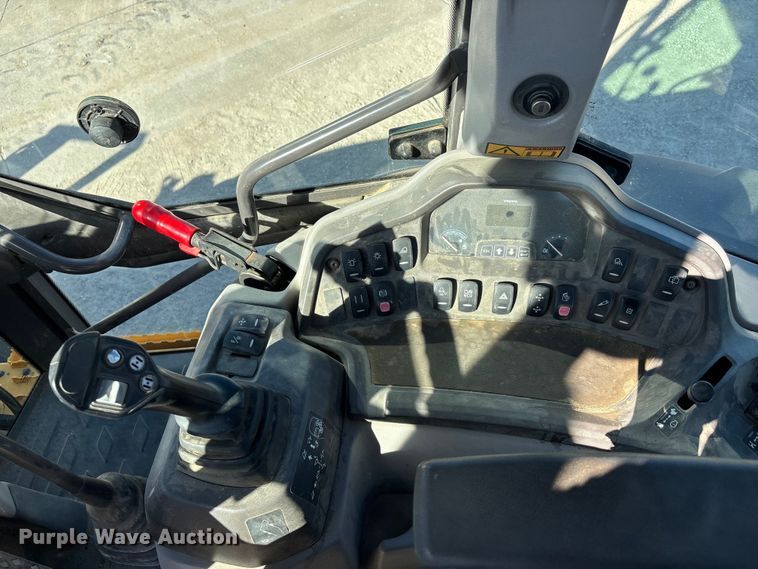 image for item DK0079 Volvo BL70B backhoe